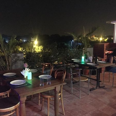 Mykonos Guest House And Spa New Delhi Luaran gambar